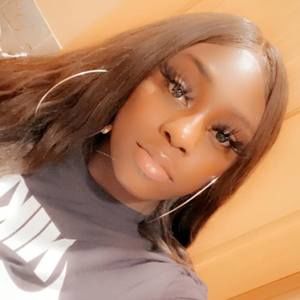 Meet your Posher, Ebony